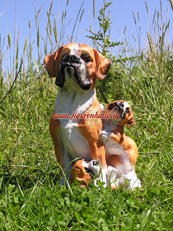 Boxer mit Welpen als Figur Tierfigur