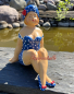 Preview: Gartenfigur Badenixe Figur als Kantensitzer