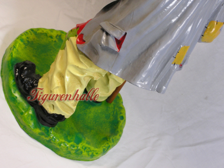 Landscape creature set up figure