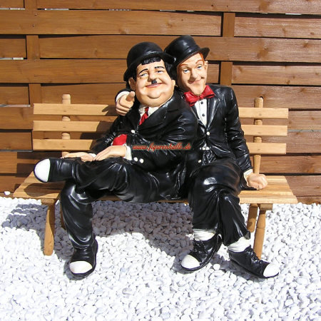 Dick und Doof auf Bank