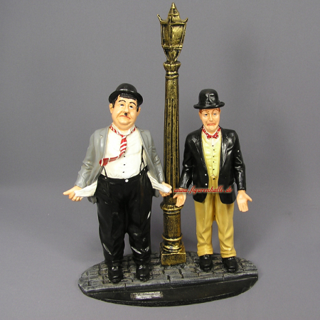 Dick und Doof an Laterne