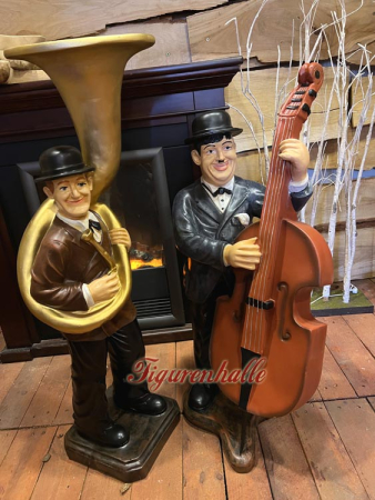 Dick und Doof als Figuren mit Bluse Band