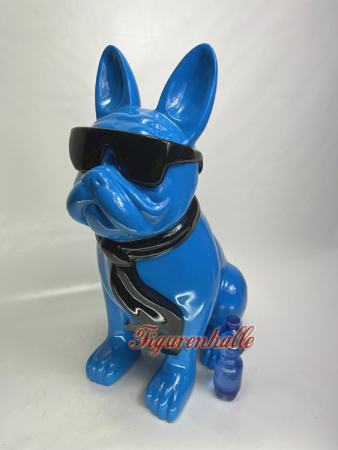 Preview: Blauer Hund mit Brille als Figur und Skulptur am Pool