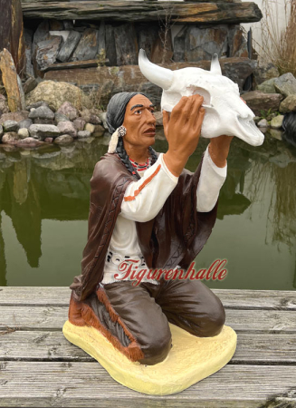 Indianer Figur auf Knien