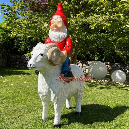 Gartenzwerg Figur und Schaf reiter
