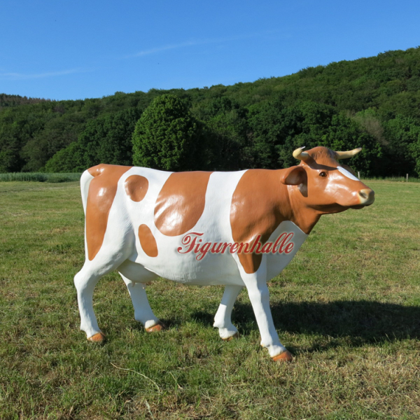 Kuh Figur lebensgroß rechts schauend