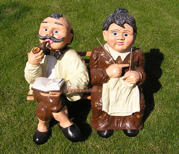 Oma und Opa auf Bank