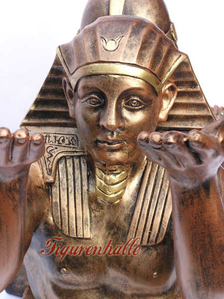 Pharaoh statue