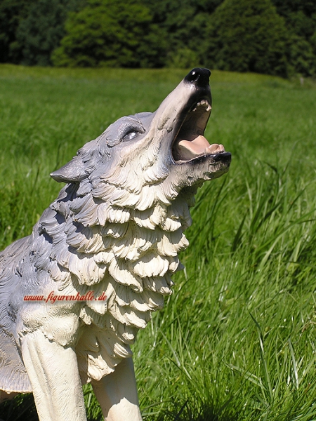 Wolf sculpture