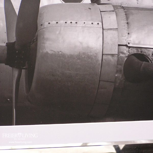 Propeller plane picture