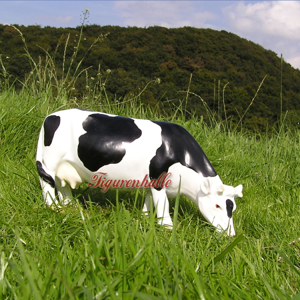 Fressende Kuh als große Figur