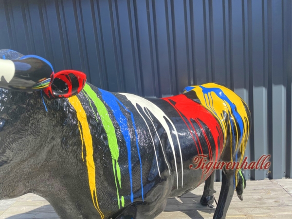 Messe Tierfiguren Stiere Kunstbemahlung