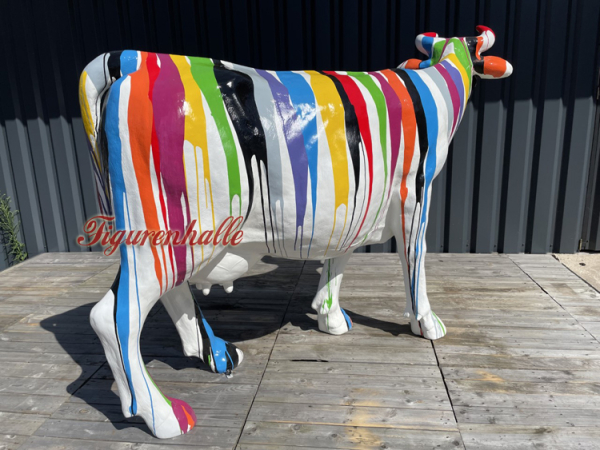 originalgetreue Kuhskulptur bunt