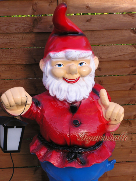 Großer Gartenzwerg mit Laterne