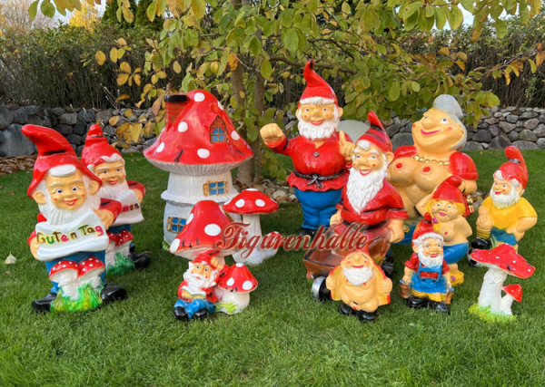 Unsere Gartenzwerge als Figuren in der Figurenhalle