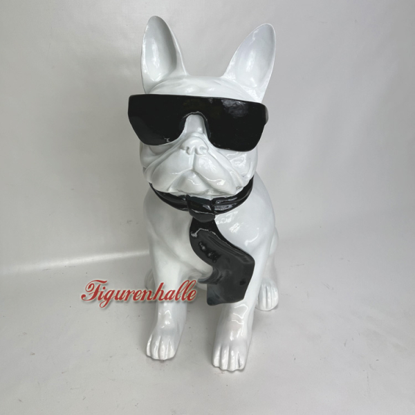 Weiße Bulldogge als Dekorationsfiguer mit Krawatte
