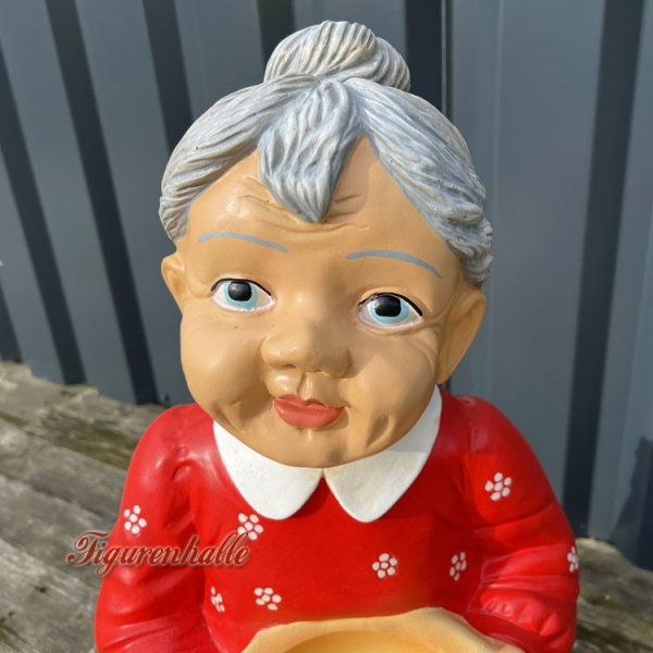 Oma Gartenfigur stehend