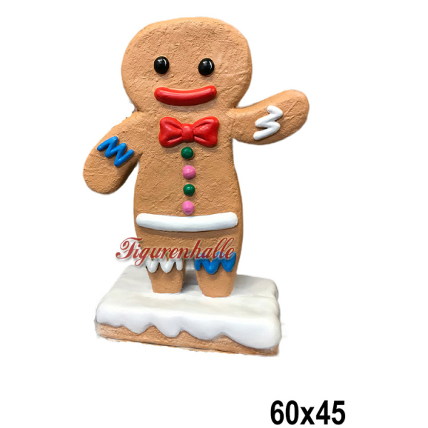 Junge Lebkuchen Figur mit Schnee auf Standfuß außenbereich