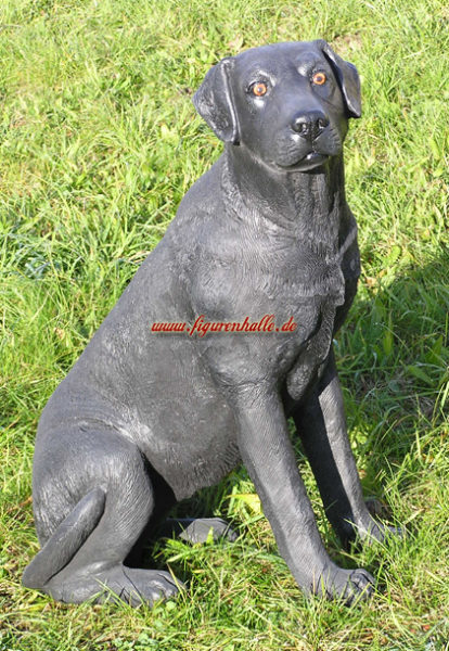Schwarzer Labrador als Figur