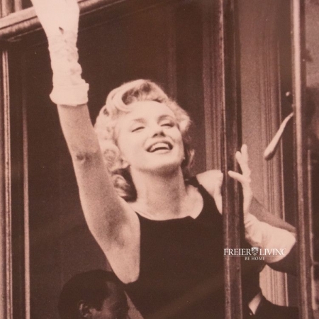 Waving black and white Marilyn Monroe