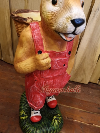Preview: Großer Osterhase mit Kiepe als Figur und roter Latzhose Preview: Osterhase Figur