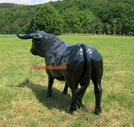 Werbefigur Stier groß und Mächtig