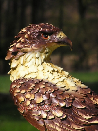 Raubvogel Skulptur