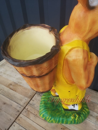 Preview: Großer Osterhase mit Kiepe und gelber Hose als Figur Preview: Osterhase Figur mit großer Kiepe