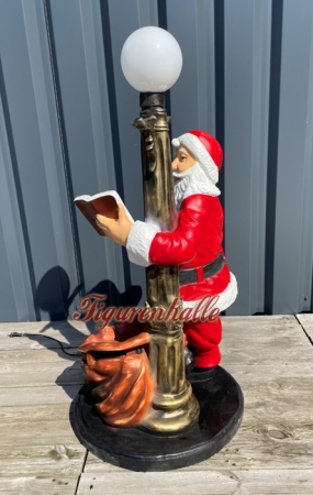 Nikolaus mit Buch an Laterne