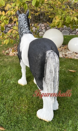 schwarz weißes Pferd Figur