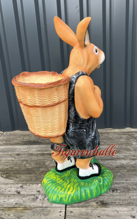 Preview: Großer Osterhase mit Kiepe als Figur mit schwarzer Latzhose Preview: Ostern Dekoration  mit Meister Lampe und Kipe