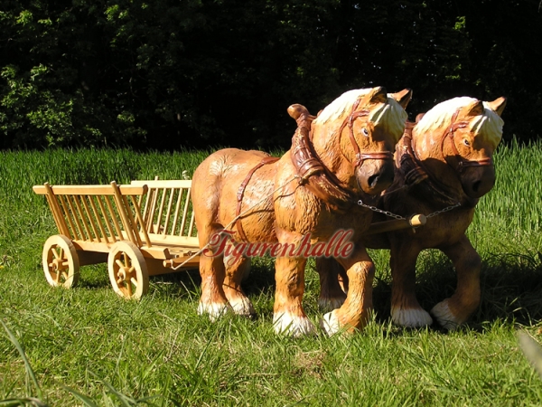 Pferdewagen aus Holz mit 2 Figuren