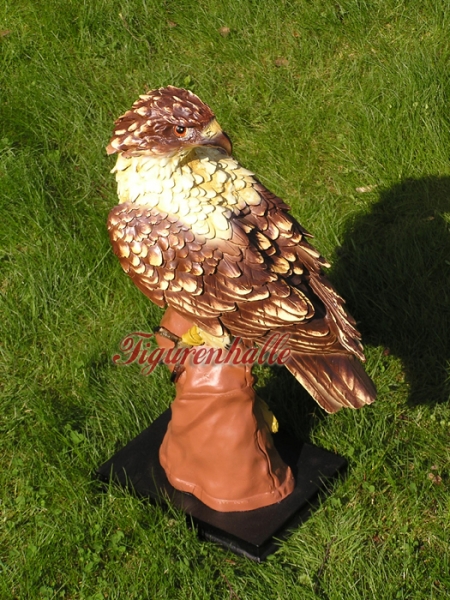 Raubvogel Skulptur