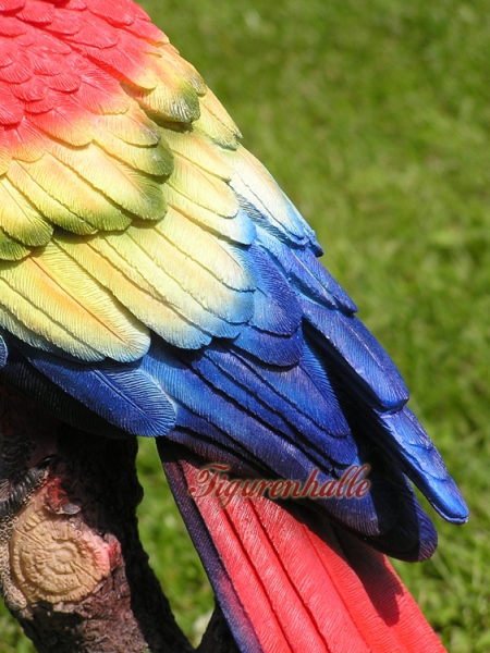 Parrot sculpture