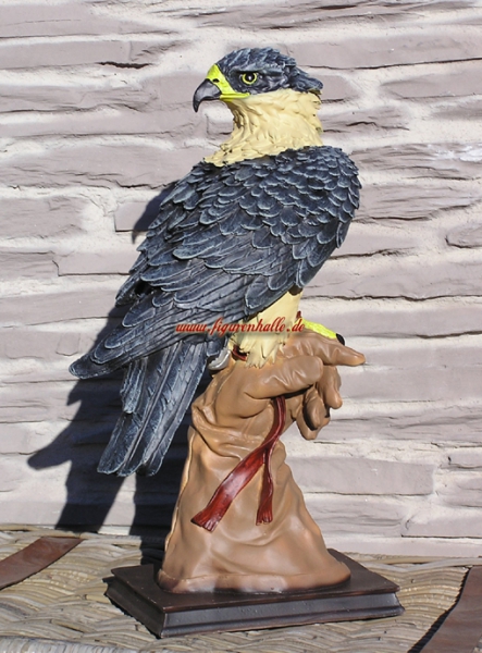 Falke Gartenfigur