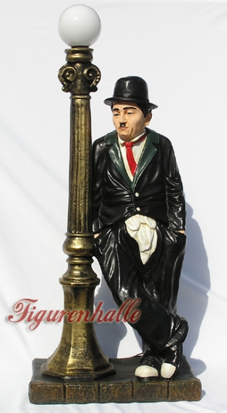 Charles Chaplin Figur und Statue an Laterne