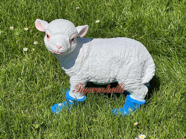 Lamm Figur mit Gummistiefeln