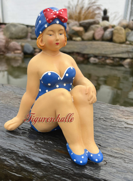 Curvy bathing woman, bathing beauty in bikini with sunglasses