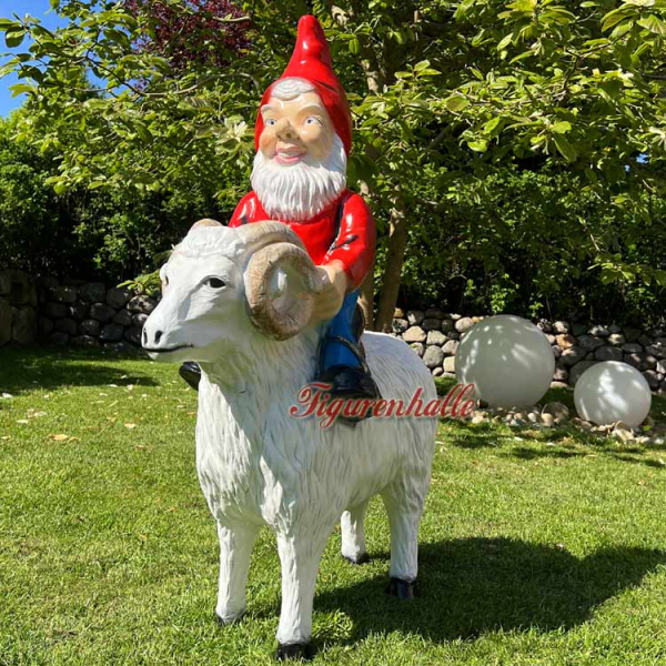 Gartenzwerg Figur und Schaf reiter