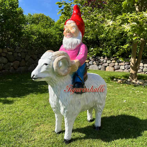 Gartenzwerg Figur und Schaf reiter