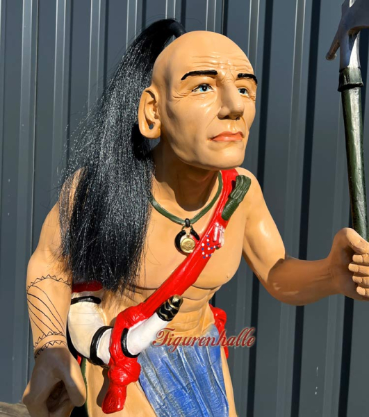 Irokesen mit Tomahawk Statue