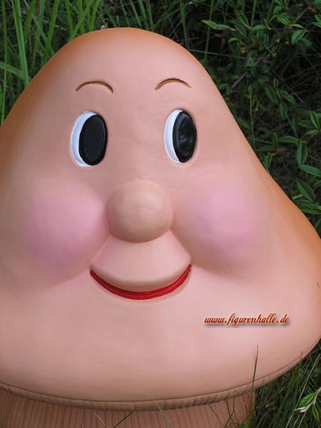 Lustiger Pilz als Gartenfigur