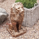 Löwe als Gartenfigur