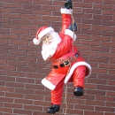 Kletternder Weihnachtsmann groß Figur